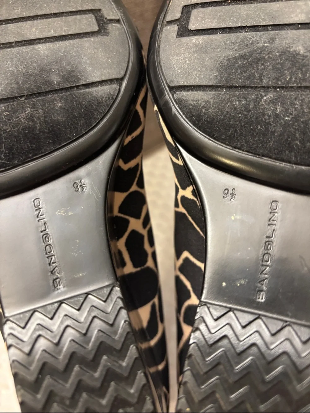 Bandolino BreezyLyt Size 9.5 Black Beige Giraffe-Print Wedge Pumps Patent